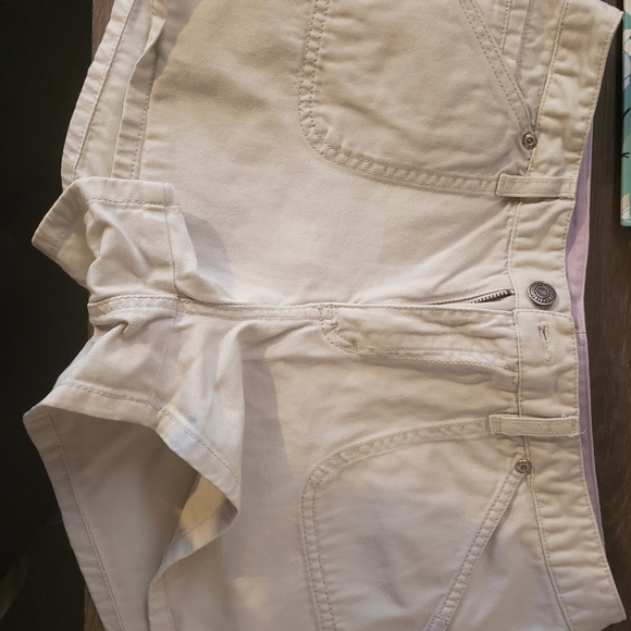 Aeropostale khaki shorts purple trim inside waist - Picture 2 of 4